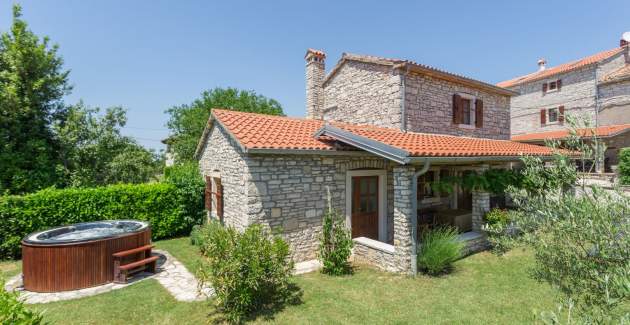 Sweet Home Ana for 3 persons in the countryside near Rovinj with jacuzzi