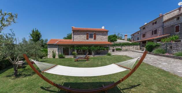 Sweet Home Ana for 3 persons in the countryside near Rovinj with jacuzzi