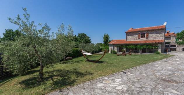 Sweet Home Ana for 3 persons in the countryside near Rovinj with jacuzzi