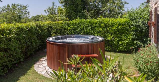 Sweet Home Ana for 3 persons in the countryside near Rovinj with jacuzzi