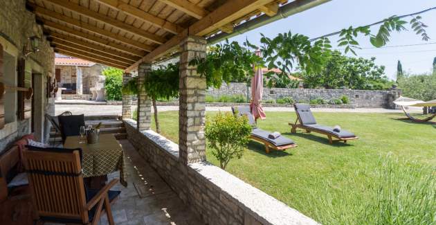 Sweet Home Ana for 3 persons in the countryside near Rovinj with jacuzzi