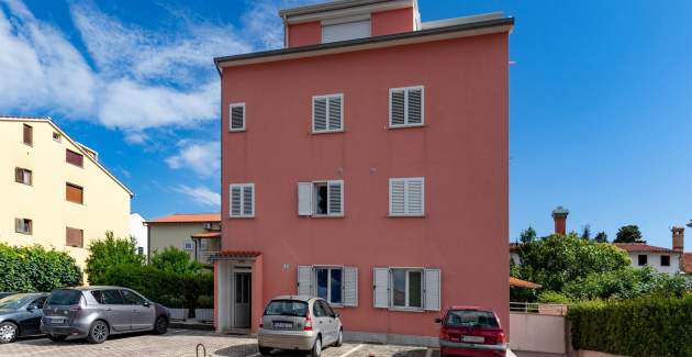 Appartamento ALBIS con una camera da letto con balcone e parcheggio a Rovigno