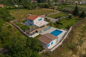 Villa Tanga vicino a Rovigno con piscina privata e giardino per 8 persone