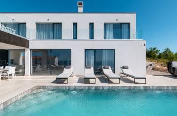 Villa Aristea mit Meerblick, Whirlpool und Infinity-Pool