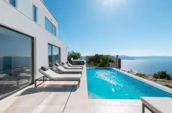 Villa Aristea con vista mare, jacuzzi e piscina a sfioro