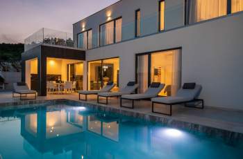 Villa Aristea mit Meerblick, Whirlpool und Infinity-Pool