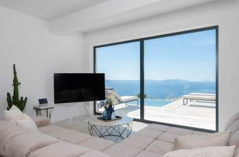 Villa Aristea with sea view, jacuzzi and infinity pool