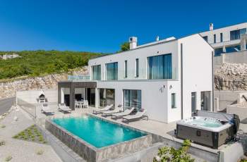 Villa Aristea mit Meerblick, Whirlpool und Infinity-Pool