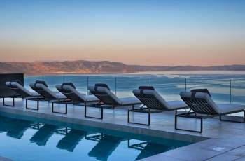 Villa Ateneum con vista mare, jacuzzi e piscina a sfioro