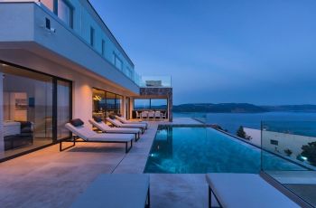 Villa Ateneum with sea view, jacuzzi&infinity pool