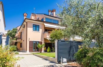 Olea Magica / 2B Apt Buza with garden