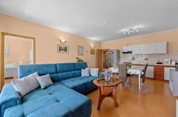 Olea Magica / 2B Apt Buza with garden