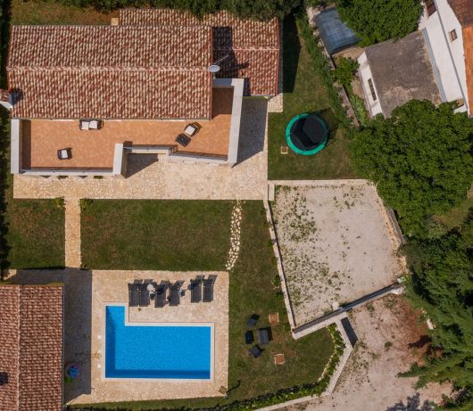 Rustikale Villa / Violetta mit Pool und Garten