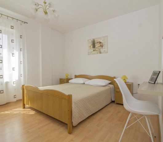 Apartment Doris / Three bedroom app with garden, BBQ and terrace