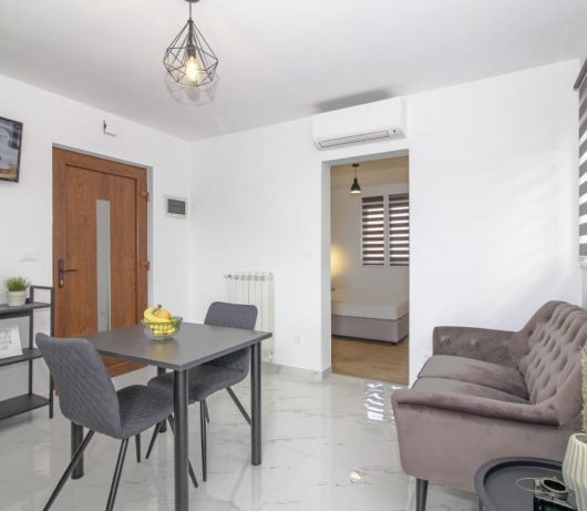 Modern studio for 2 with balcony in Rovinj