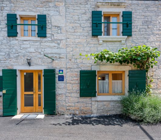 Rustic Villa Diana with pool near Rovinj