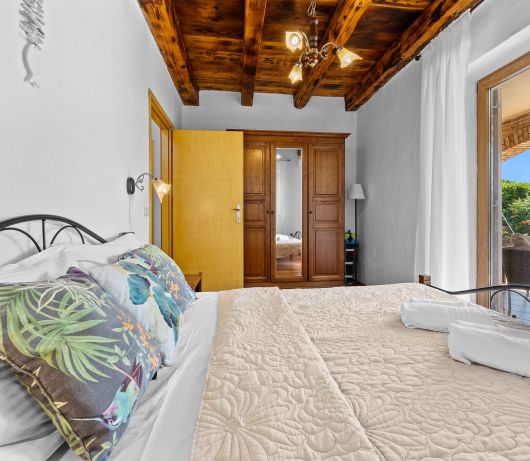 Rustic Villa Lara with pool