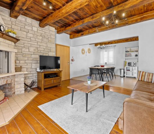 Rustic Villa Lara with pool