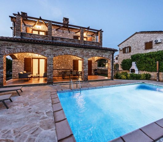 Rustic Villa Lara with pool
