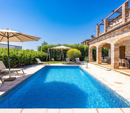 Rustic Villa Lara with pool