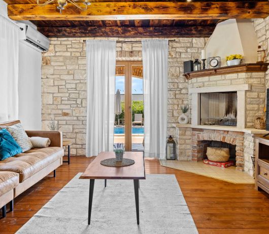Rustic Villa Lara with pool