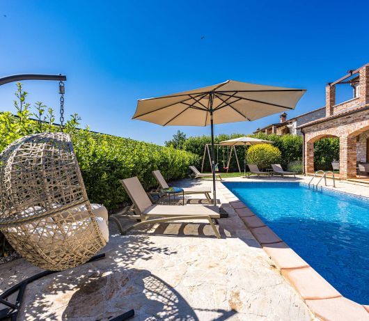 Rustic Villa Lara with pool
