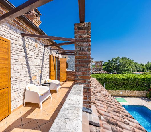 Rustic Villa Lara with pool
