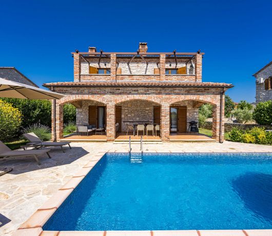 Rustic Villa Lara with pool
