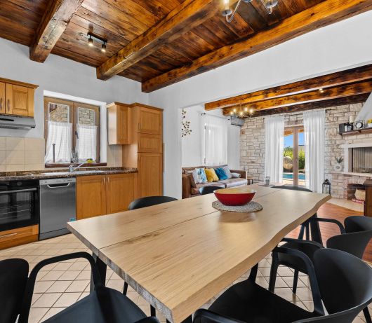 Rustic Villa Lara with pool