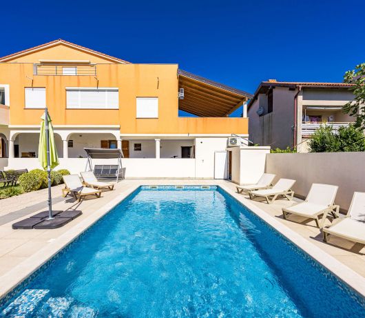 Apartment with pool in Medulin A4
