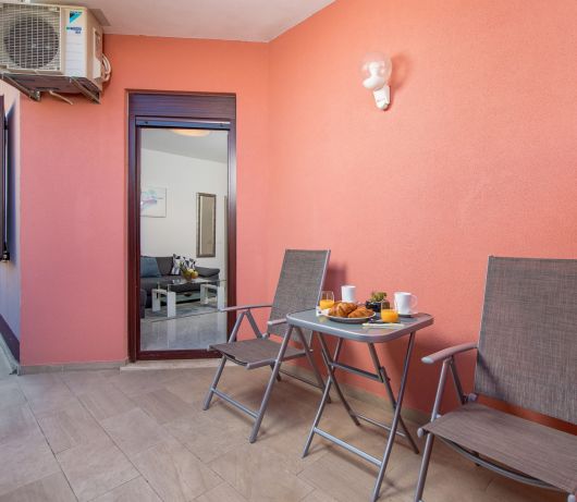 Apartment Isola with terrace and parking