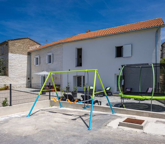Lara Holiday Home