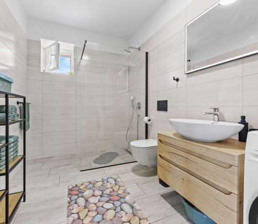 Lara Holiday Home