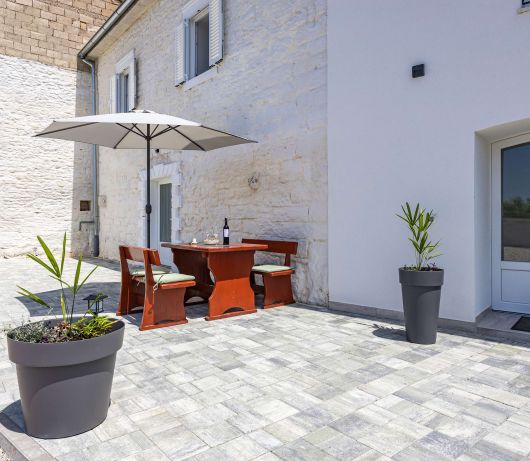 Lara Holiday Home