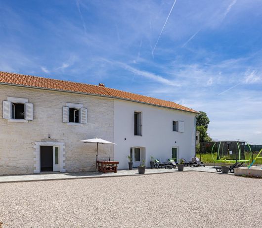 Lara Holiday Home