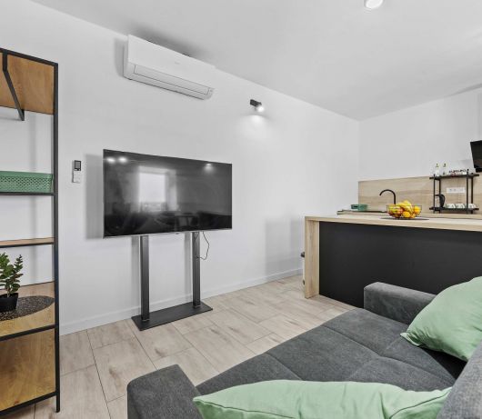 Lara Holiday Home
