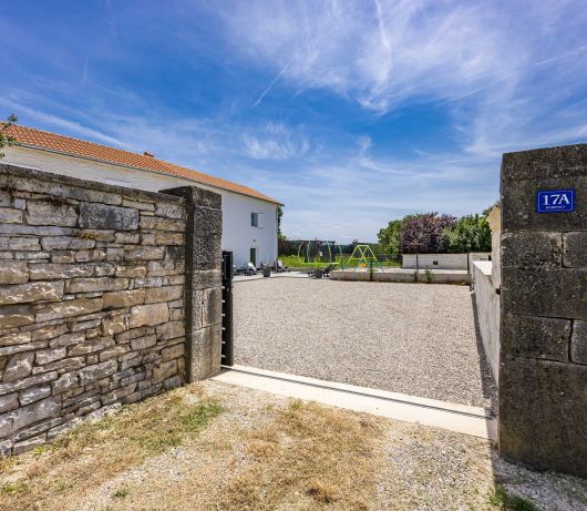 Lara Holiday Home