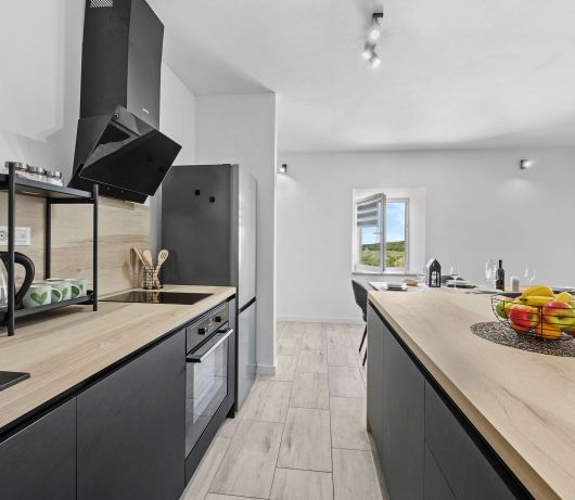 Lara Holiday Home
