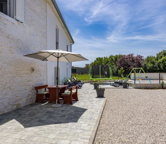 Lara Holiday Home
