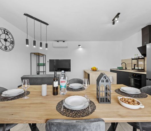 Lara Holiday Home