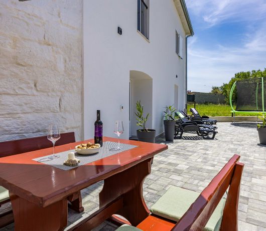 Lara Holiday Home