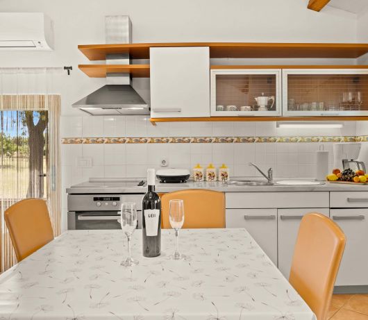 Holiday House Leo