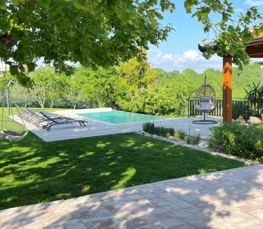 Holiday home with private pool and garden in central Istria / Tervis