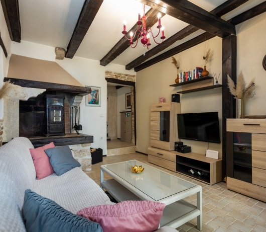 Rustic holiday house with jacuzzi / 4 Seasons