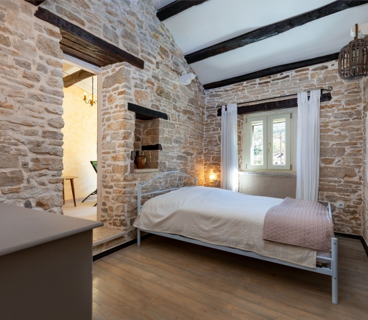 Rustic holiday house with jacuzzi / 4 Seasons