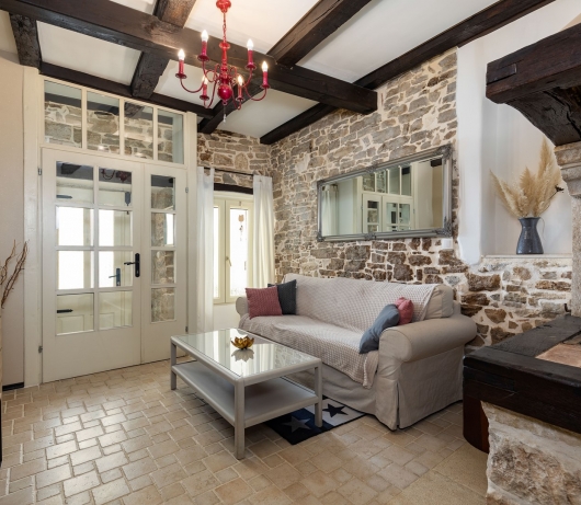 Rustic holiday house with jacuzzi / 4 Seasons