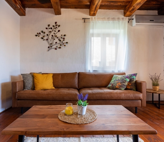 Rustic Villa Lara with pool