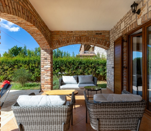 Rustic Villa Lara with pool