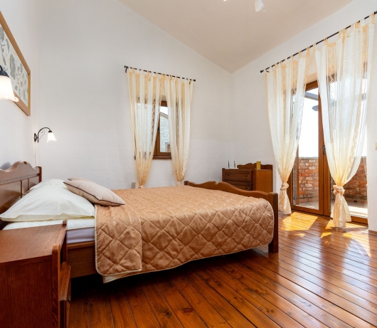 Rustic Villa Lara with pool
