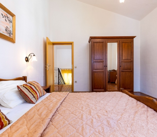 Rustic Villa Lara with pool